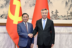 李希同越共中央政治局委員、中央書記處書記、中央檢查委員會主任陳錦繡舉行會談