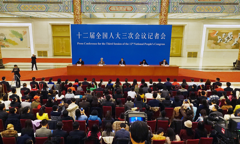 3月15日，國務(wù)院總理李克強在北京人民大會堂與中外記者見面，并回答記者提問。新華社記者 李賀 攝