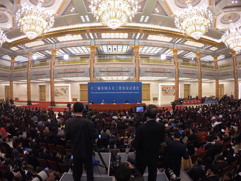 3月15日，國務(wù)院總理李克強在北京人民大會堂與中外記者見面，并回答記者提問。 新華社記者陳曄華攝