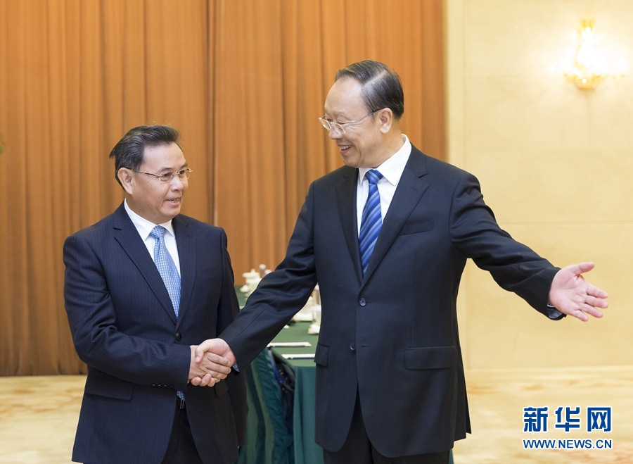 10月12日，中共中央書記處書記、全國政協(xié)副主席杜青林在北京會見來華訪問并出席“2016中國共產(chǎn)黨與世界對話會”的老撾人革黨中央政治局委員、建國陣線中央主席賽頌蓬·豐威漢率領(lǐng)的老撾人革黨代表團?！⌒氯A社記者丁海濤攝