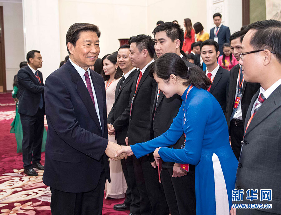 5月22日，中共中央政治局委員、國家副主席李源潮在北京會見越南胡志明共青團中央書記處第一書記黎國鋒率領(lǐng)的越南青年代表團。 新華社記者李濤 攝