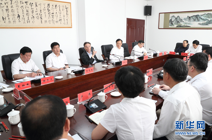 6月20日至22日，中共中央政治局常委、中央紀(jì)委書記王岐山在貴州省檢查紀(jì)檢監(jiān)察工作。這是6月21日，王岐山在修文縣委紀(jì)委座談會上講話。新華社記者 王曄 攝