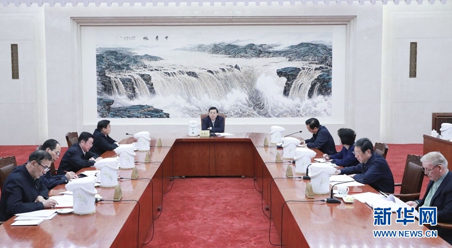 1月22日，中共十二屆全國(guó)人大常委會(huì)黨組在北京召開會(huì)議，認(rèn)真學(xué)習(xí)領(lǐng)會(huì)習(xí)近平總書記在黨的十九屆二中全會(huì)上的重要講話精神，研究全國(guó)人大常委會(huì)貫徹落實(shí)全會(huì)精神、做好憲法修改相關(guān)工作。全國(guó)人大常委會(huì)委員長(zhǎng)、常委會(huì)黨組書記張德江主持會(huì)議并講話。新華社記者 丁林 攝
