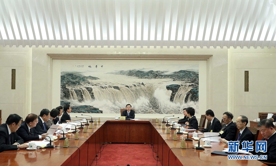 2月23日，十二屆全國人大常委會第一百一十三次委員長會議在北京人民大會堂舉行，張德江委員長主持。 新華社記者 劉衛(wèi)兵 攝
