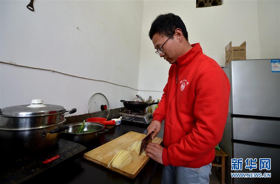 （愛國情 奮斗者·圖文互動）（4） “解民生之多艱，育天下之英才”——中國農(nóng)大師生扎根田野書寫奉獻之歌