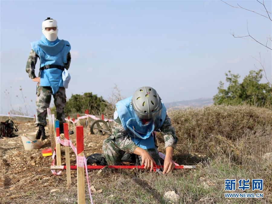 （新華全媒頭條·圖文互動(dòng)）（12）沿著中國(guó)特色強(qiáng)軍之路闊步前進(jìn)——黨中央、中央軍委領(lǐng)導(dǎo)推進(jìn)國(guó)防和軍隊(duì)建設(shè)70年紀(jì)實(shí)
