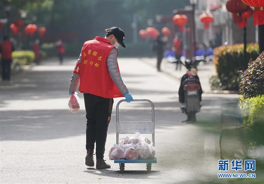 （新華全媒頭條·圖文互動）（11）一鼓作氣，不勝不休！——寫在疫情防控阻擊戰(zhàn)的關鍵時刻