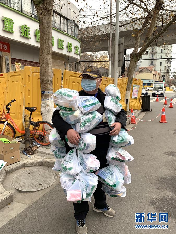 （新華全媒頭條·圖文互動(dòng)）（11）上下同心，守望相助——中國(guó)抗疫眾志成城的生動(dòng)實(shí)踐