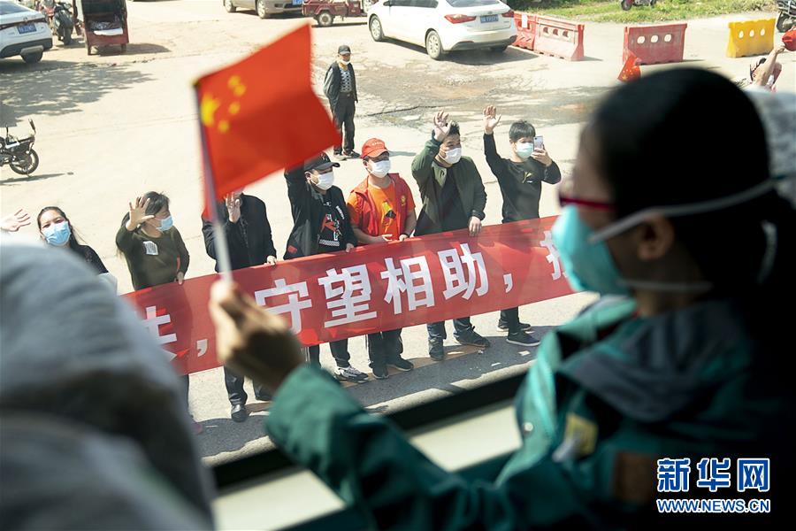 （聚焦疫情防控·圖文互動(dòng)）（1）分秒必爭(zhēng)！一切為了治病救人——中國(guó)抗疫生命至上的生動(dòng)實(shí)踐