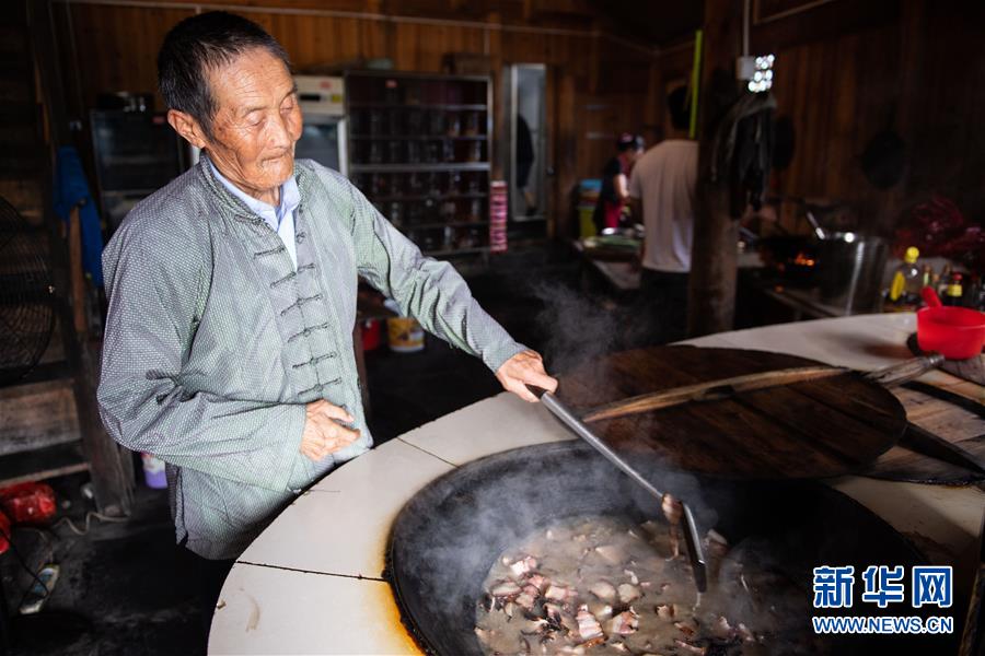 （新華全媒頭條·走向我們的小康生活·圖文互動）（8）那山，那人，那苗寨——十八洞村三代人的奮斗史