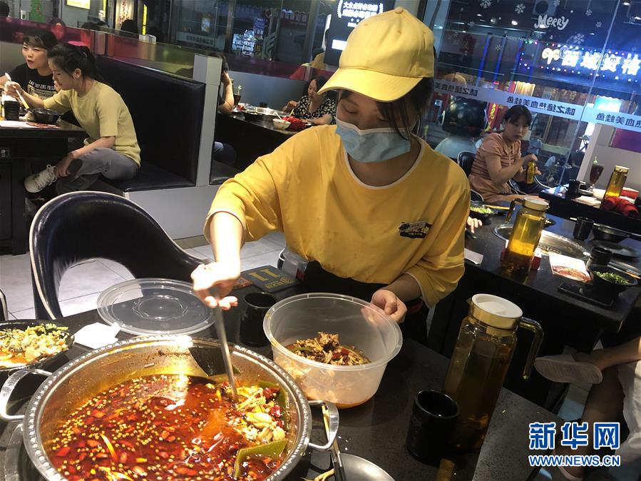 （在習(xí)近平新時(shí)代中國(guó)特色社會(huì)主義思想指引下——新時(shí)代新作為新篇章·習(xí)近平總書記關(guān)切事·圖文互動(dòng)）（1）珍惜盤中餐，狠剎浪費(fèi)風(fēng)——各地積極行動(dòng)堅(jiān)決制止餐飲浪費(fèi)