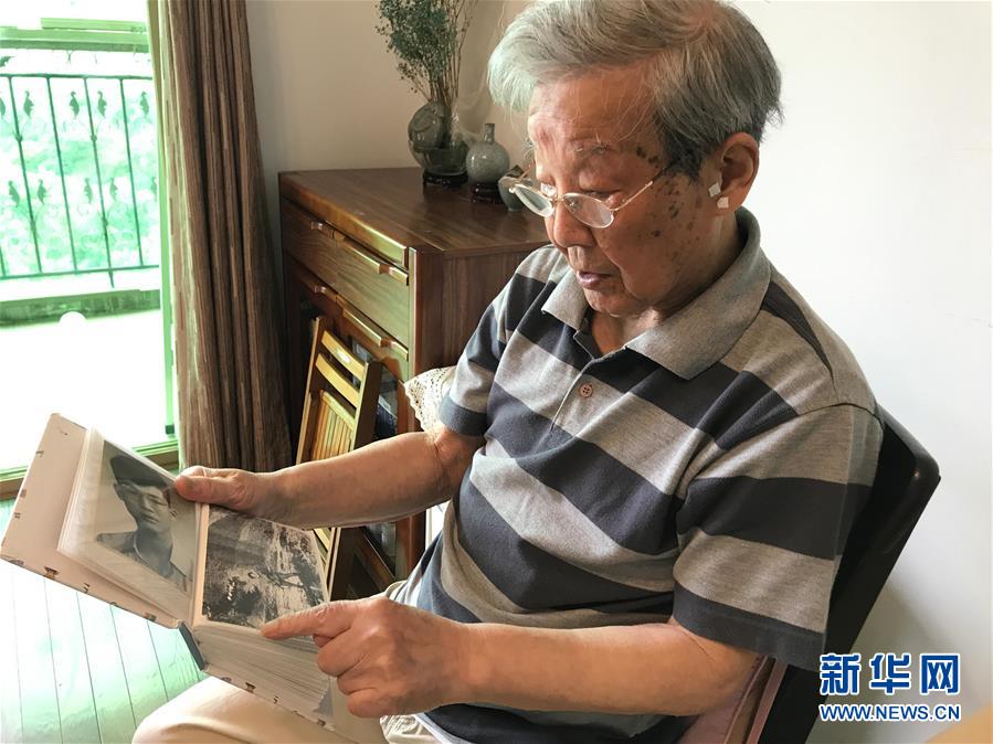 （紀(jì)念抗美援朝70周年·圖文互動(dòng)）戰(zhàn)地金達(dá)萊，花兒為誰開？——記志愿軍老戰(zhàn)士文工隊(duì)員任紅舉