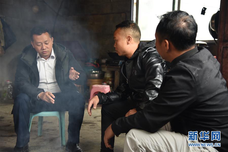 （決戰(zhàn)決勝脫貧攻堅(jiān)·圖文互動(dòng)）“父親未完成的事業(yè)，我來完成”——貴州父子接力脫貧攻堅(jiān)