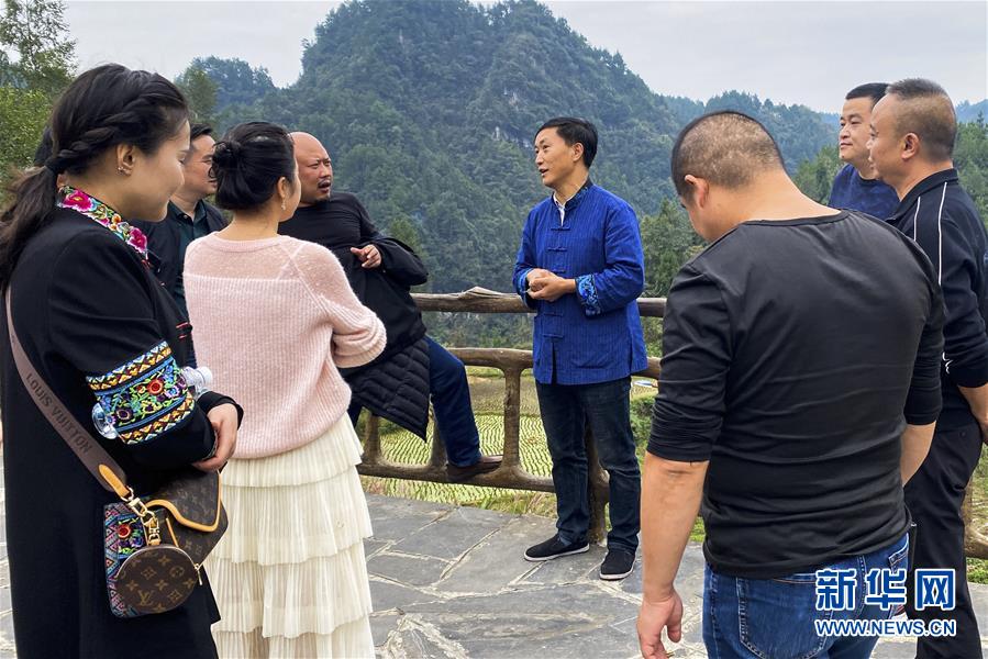 （在習(xí)近平新時(shí)代中國特色社會主義思想指引下——新時(shí)代新作為新篇章·習(xí)近平總書記關(guān)切事·圖文互動）（1）精準(zhǔn)扶貧7年，十八洞村“長”出10余種新職業(yè)