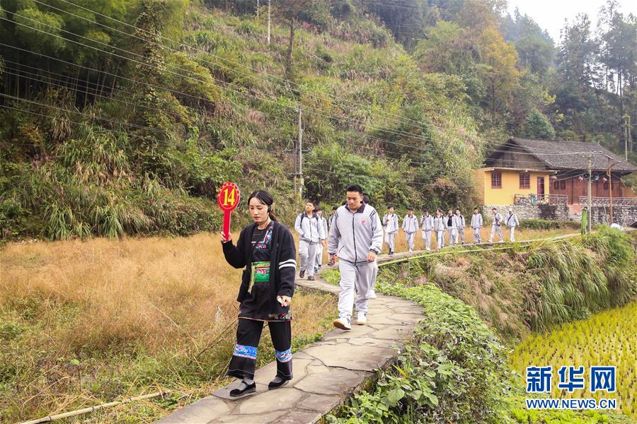 （在習(xí)近平新時(shí)代中國特色社會主義思想指引下——新時(shí)代新作為新篇章·習(xí)近平總書記關(guān)切事·圖文互動）（3）精準(zhǔn)扶貧7年，十八洞村“長”出10余種新職業(yè)
