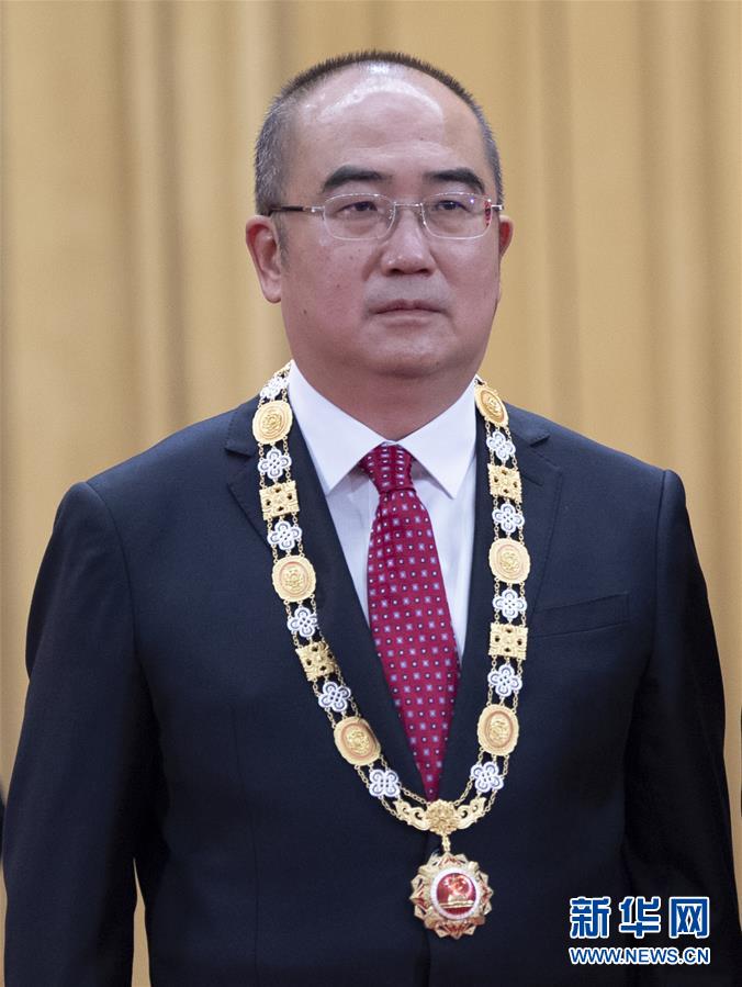 （抗疫先進(jìn)事跡·圖文互動(dòng)）（1）張定宇：疫情“暴風(fēng)眼”里，“漸凍”之軀與時(shí)間賽跑