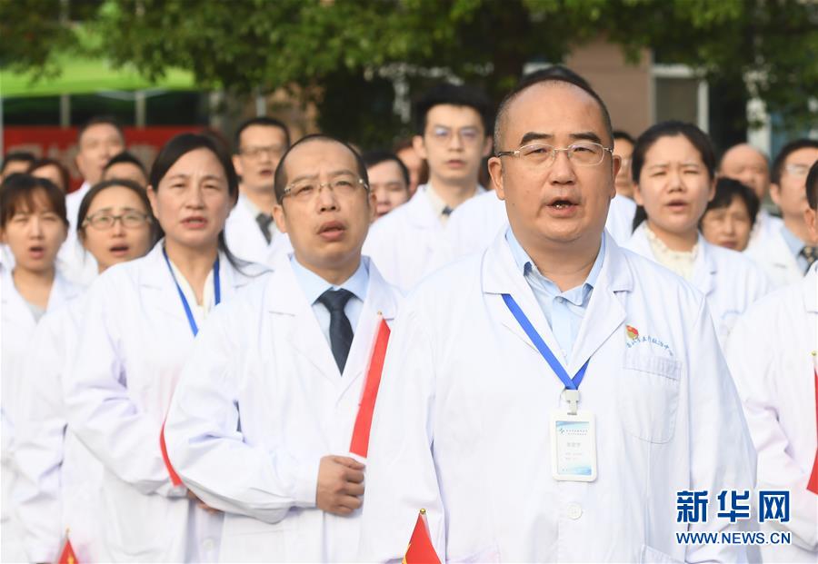 （抗疫先進(jìn)事跡·圖文互動(dòng)）（2）張定宇：疫情“暴風(fēng)眼”里，“漸凍”之軀與時(shí)間賽跑