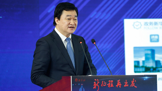 新華網(wǎng)股份有限公司董事長(zhǎng)、總裁田舒斌做推介展示