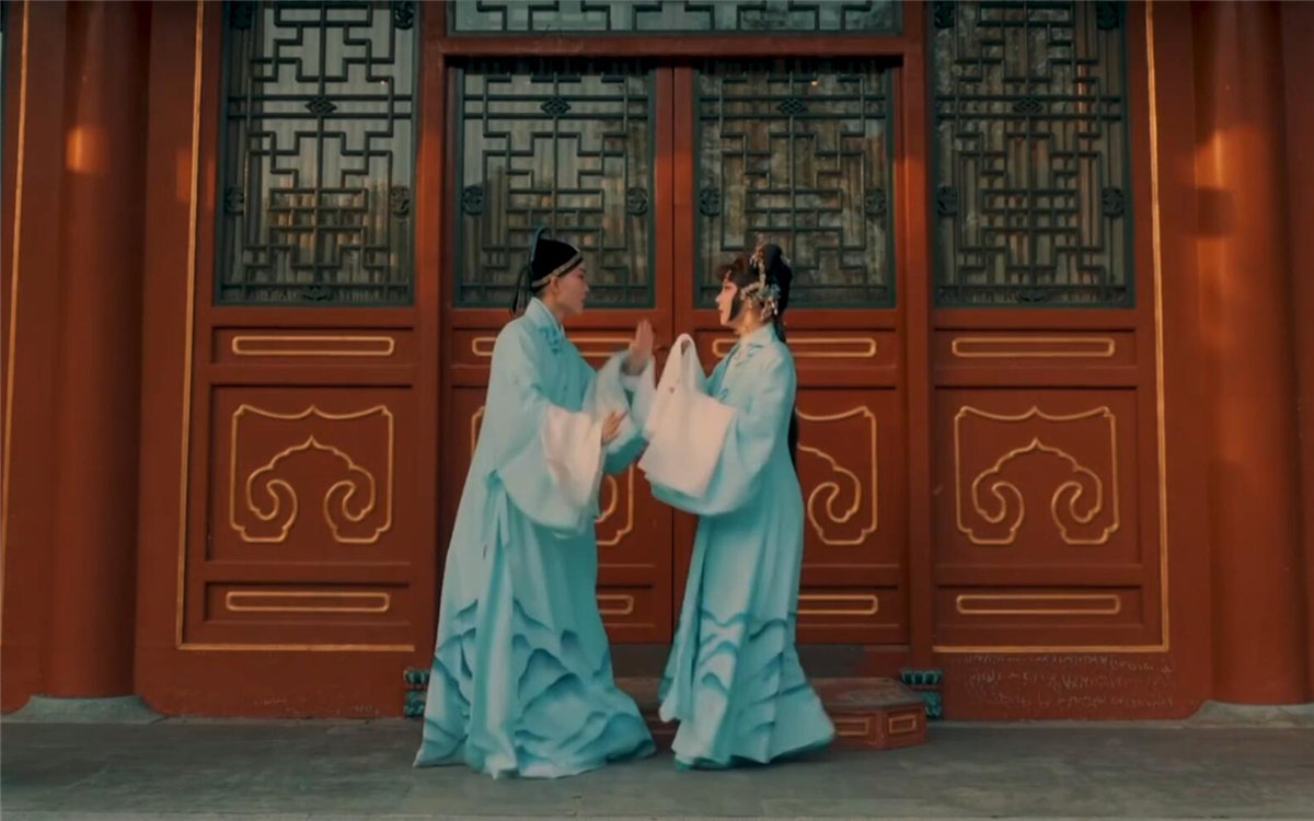 如花美眷，似水流年，說的是戲中詞，道的是人間情