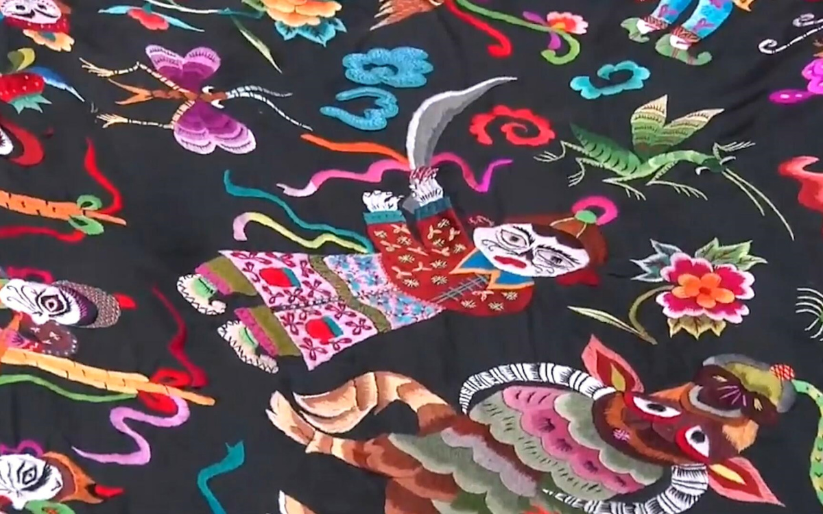 苗繡繡品慢慢得到市場(chǎng)認(rèn)可，回鄉(xiāng)的繡娘逐漸多了起來