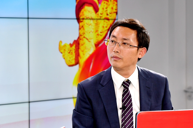 繼往是為了開來，那么開什么來？我們的未來是什么？我們現(xiàn)在站在什么歷史方位上？往哪里去走？
