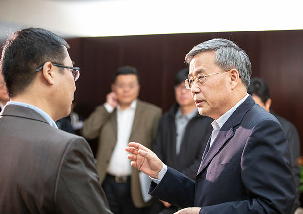 讓銀行業(yè)金融機(jī)構(gòu)愿意做、能夠做、也會(huì)做民營企業(yè)業(yè)務(wù)