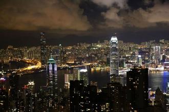 中央對香港行政長官是有標(biāo)準(zhǔn)的，是一貫的