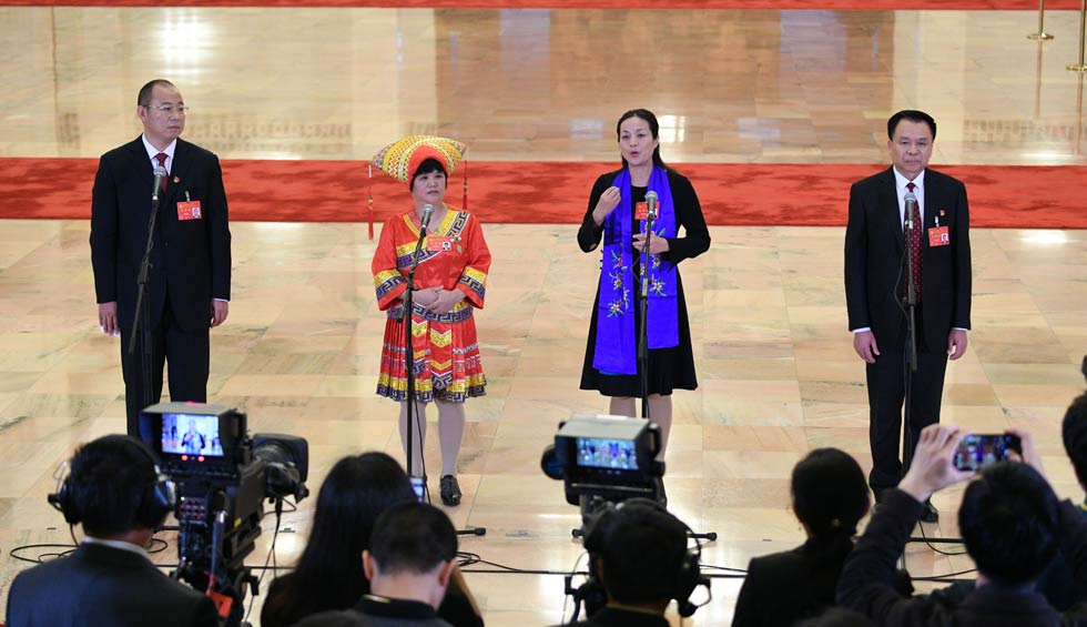 蔡松濤、杜麗群、楊小玲、賈立群接受采訪