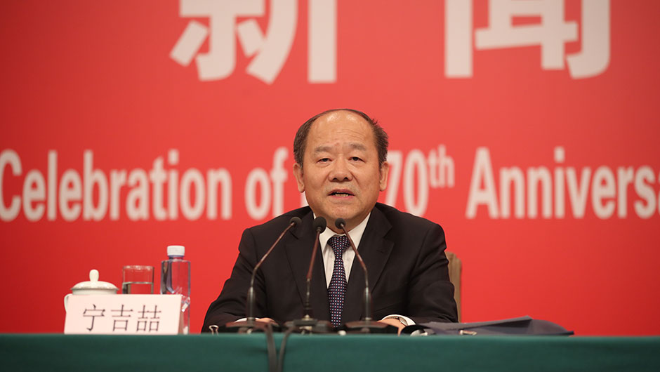 國家發(fā)展和改革委員會副主任、國家統(tǒng)計局局長寧吉喆介紹相關情況