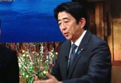 安倍搬起石頭要砸誰的腳？