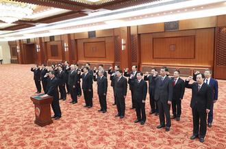國務(wù)院部長、委員會主任、中國人民銀行行長、審計長進(jìn)行憲法宣誓