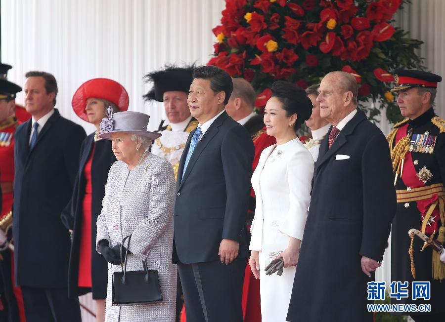 10月20日，對英國進行國事訪問的國家主席習近平出席英國女王伊麗莎白二世在倫敦騎兵檢閱場舉行的隆重歡迎儀式。 新華社記者 龐興雷 攝