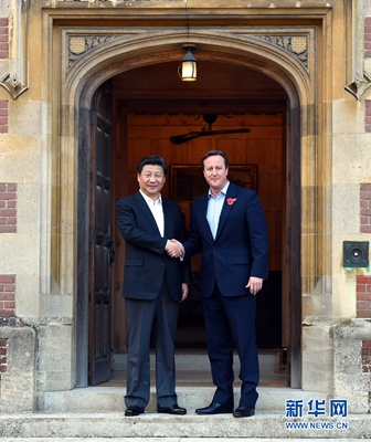 10月22日，國(guó)家主席習(xí)近平在契克斯首相鄉(xiāng)間別墅同英國(guó)首相卡梅倫再次會(huì)晤。 新華社記者 饒愛(ài)民 攝