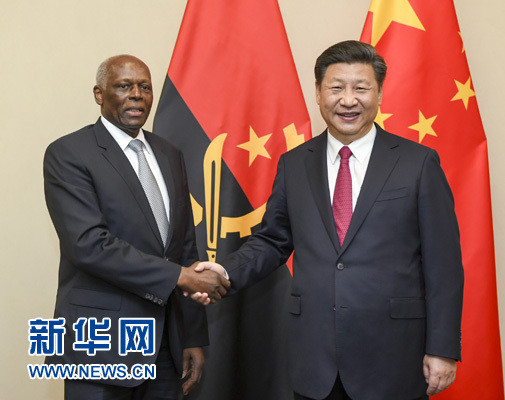 12月3日，國家主席習(xí)近平在約翰內(nèi)斯堡會見安哥拉總統(tǒng)多斯桑托斯。 新華社記者 謝環(huán)馳 攝