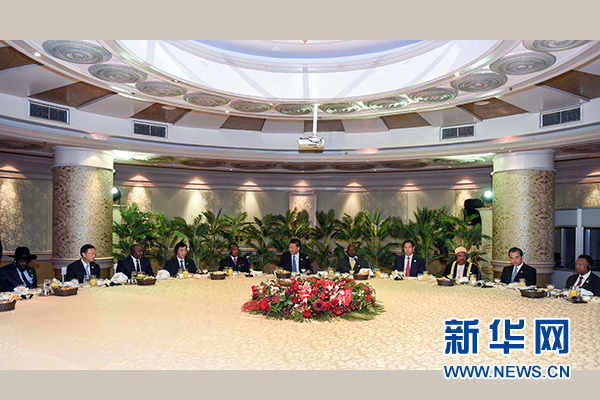 12月4日，國家主席習(xí)近平在約翰內(nèi)斯堡集體會見13位非洲國家領(lǐng)導(dǎo)人。 新華社記者 謝環(huán)馳 攝