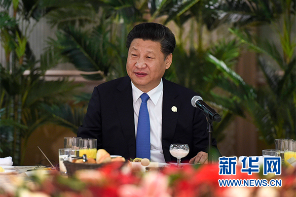 12月4日，國家主席習(xí)近平在約翰內(nèi)斯堡集體會見13位非洲國家領(lǐng)導(dǎo)人。 新華社記者 謝環(huán)馳 攝