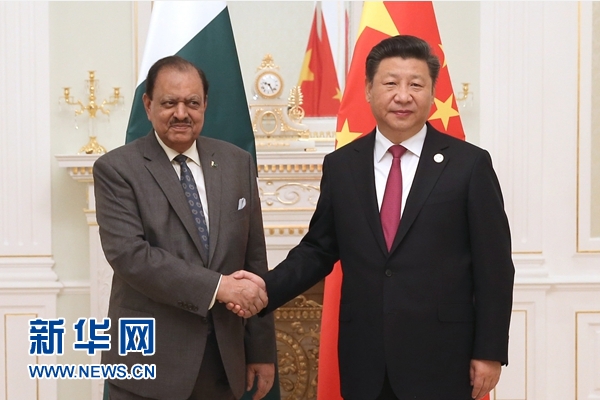 6月23日，國(guó)家主席習(xí)近平在塔什干會(huì)見(jiàn)巴基斯坦總統(tǒng)侯賽因。新華社記者馬占成攝