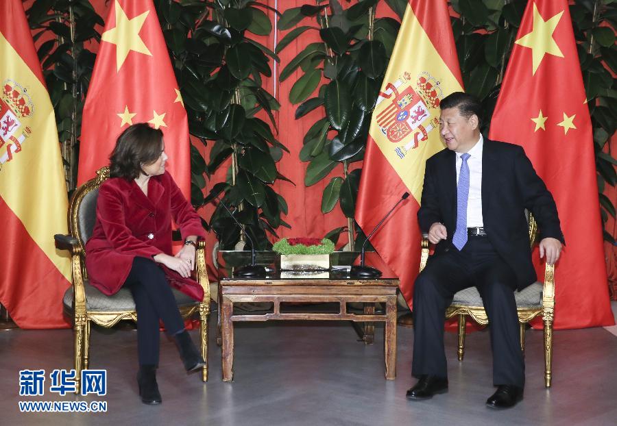11月24日，國家主席習近平在西班牙大加那利島會見西班牙副首相薩恩斯。 新華社記者 蘭紅光 攝