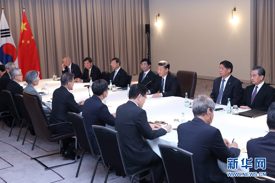 7月6日，國家主席習(xí)近平在柏林會(huì)見韓國總統(tǒng)文在寅。 新華社記者 王曄攝