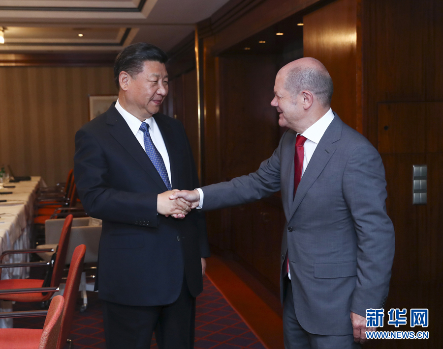 7月6日，國(guó)家主席習(xí)近平在漢堡會(huì)見(jiàn)漢堡市市長(zhǎng)肖爾茨。 新華社記者謝環(huán)馳 攝