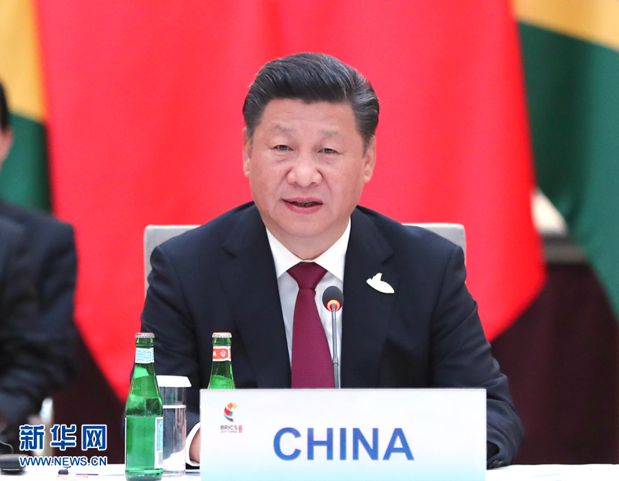 7月7日，國(guó)家主席習(xí)近平在德國(guó)漢堡主持金磚國(guó)家領(lǐng)導(dǎo)人非正式會(huì)晤，發(fā)表引導(dǎo)性講話和總結(jié)講話。 新華社記者 馬占成 攝