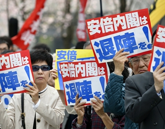 麻煩重重 安倍難逃“森友劫”？