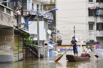 洪水來時(shí)，那暖心的民間救援