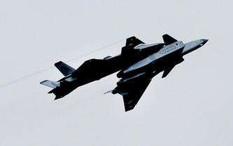 “殲-20，你不要飛得那么快……”